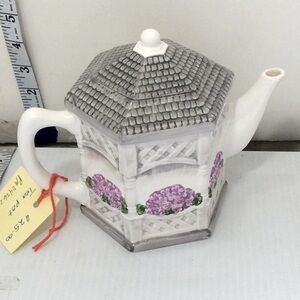 Exclusive Gift 1989 Teapot
